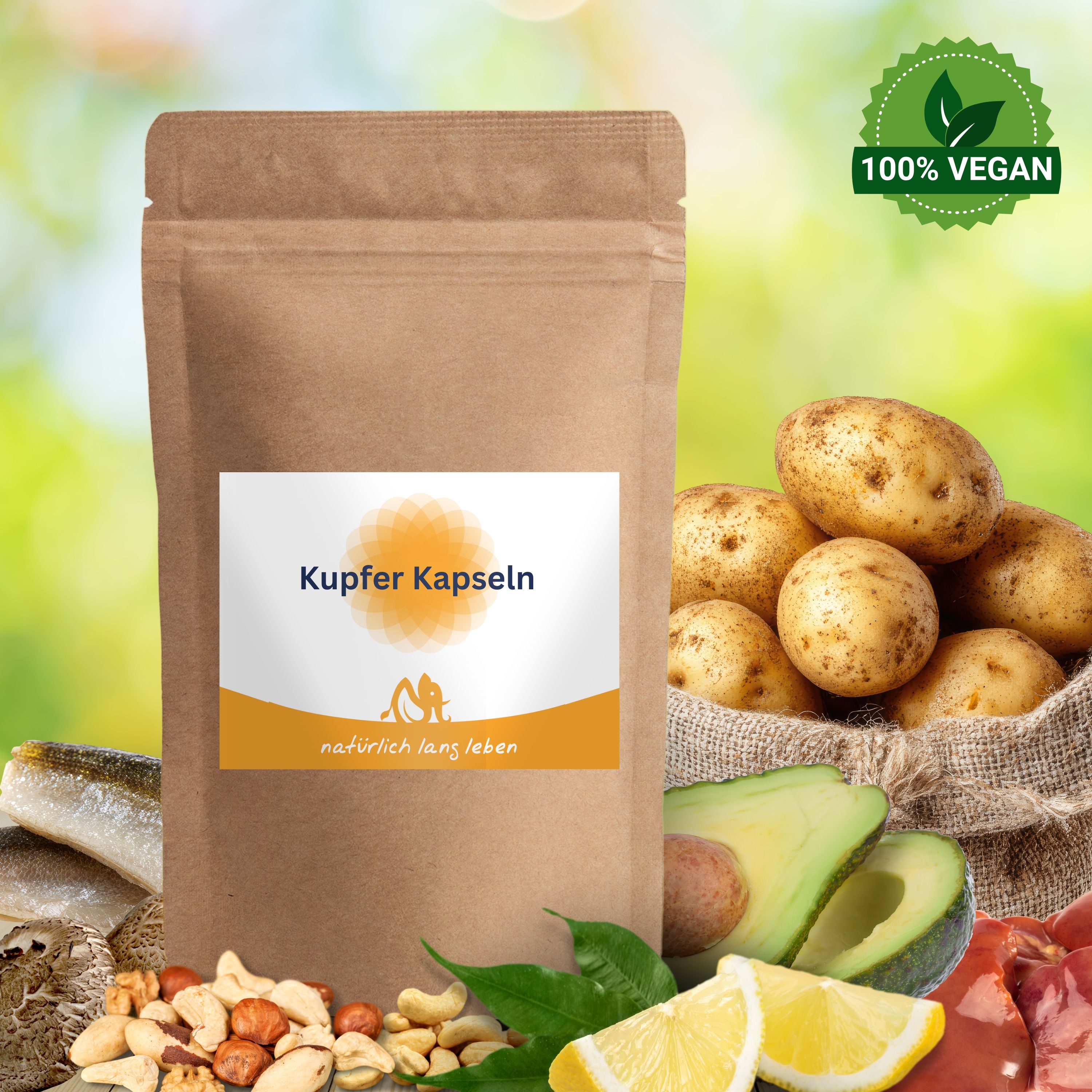 Braune Papierverpackung mit weißem Etikett. Aufschrift: Kupfer Kapseln, darunter natürlich lang leben. Orangefarbenes Logo. Vegan-Siegel.
