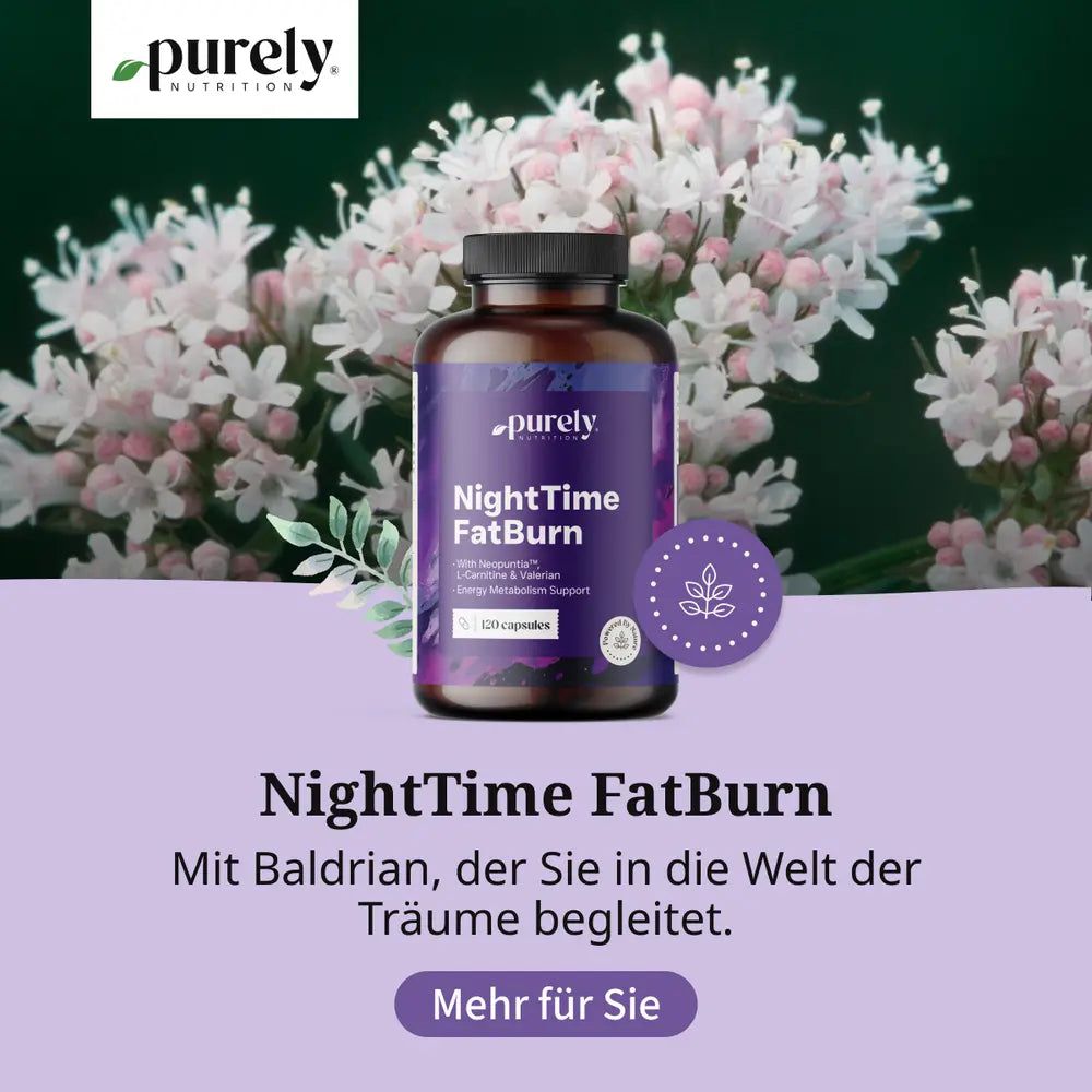Werbung. Flasche NightTime FatBurn. Text: Mit Baldrian, der Sie in die Welt der Träume begleitet. Hintergrund: Blüten.