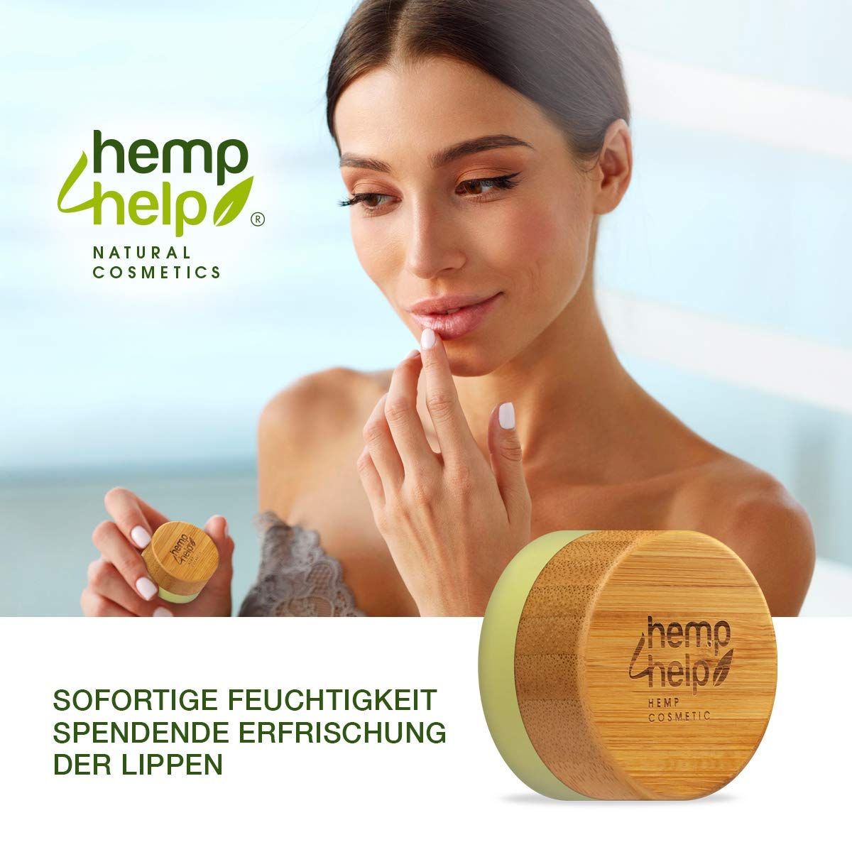 Lippenbalsam-Tiegel mit Holzdeckel. Frau trägt Balsam auf. Text: hemp help, natürliche Kosmetik. Schriftzug: Sofortige Feuchtigkeit.