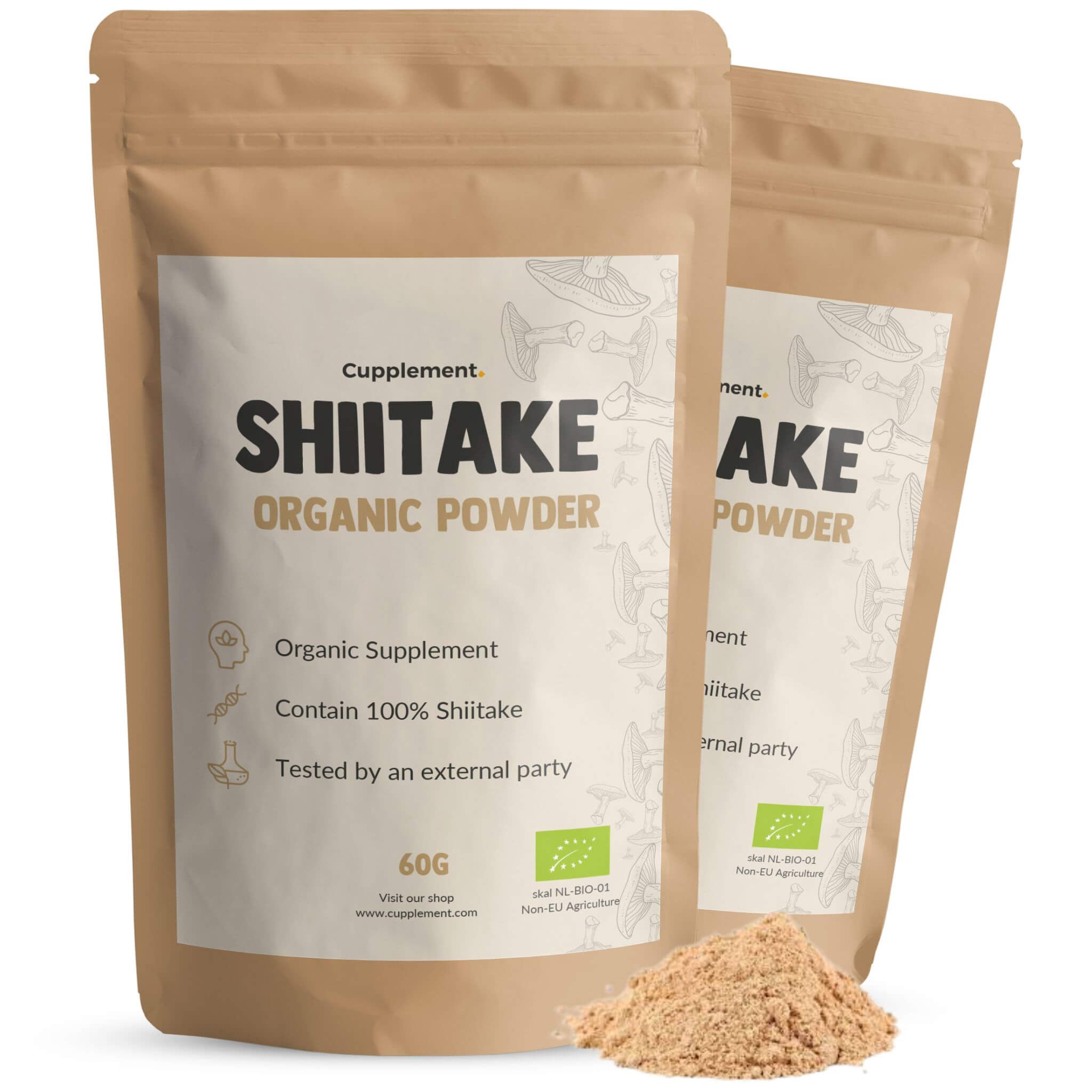 Zwei Beutel Shiitake-Pulver. Aufschrift: Shiitake Organic Powder. Mit Bio-Siegel.