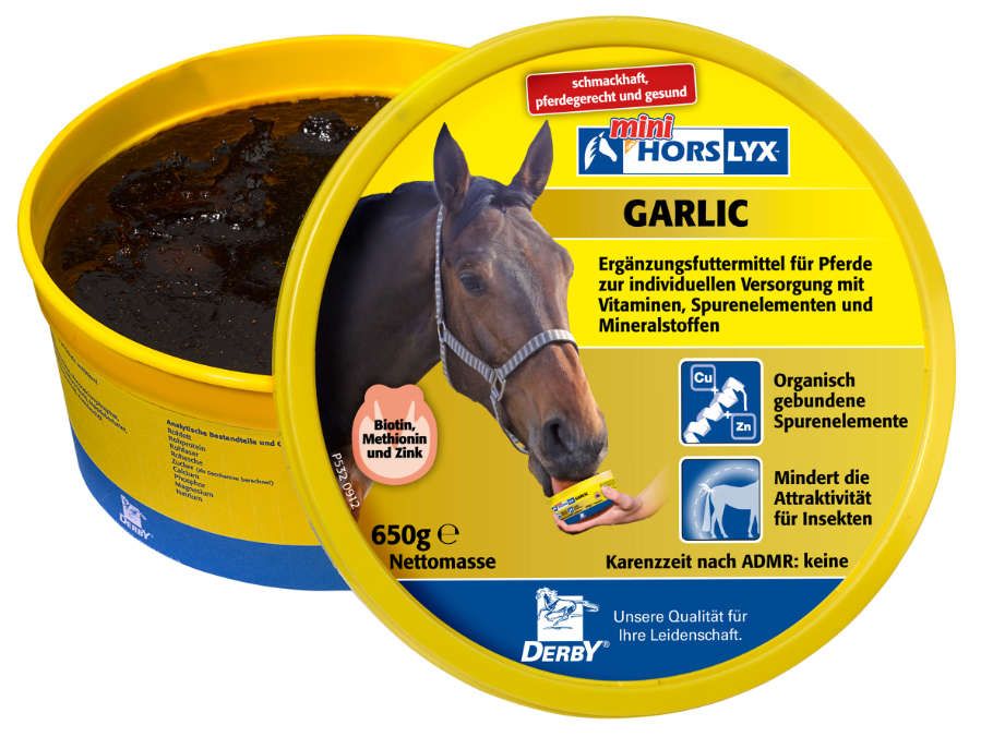 Gelber Behälter mit Derby mini HORSLYX Garlic. Enthält Ergänzungsfuttermittel für Pferde. Mit Vitaminen, Spurenelementen und Mineralstoffen.