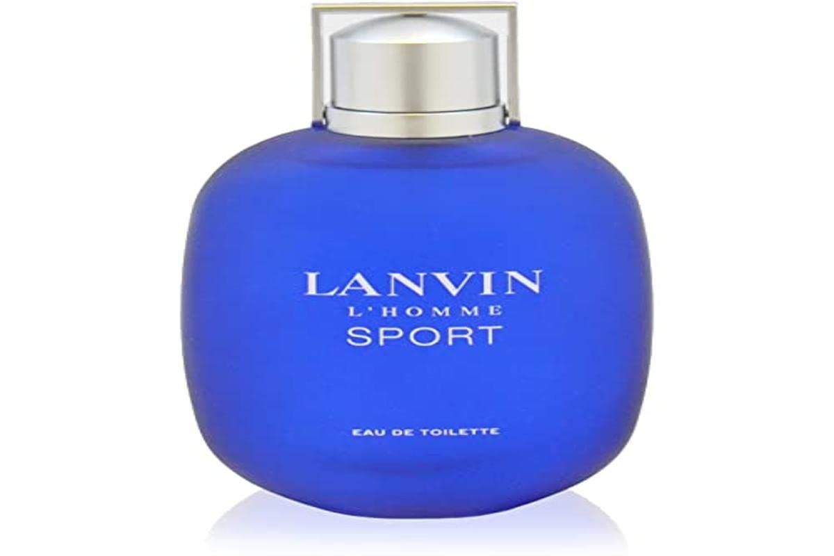 Blaues Parfümflakon mit silbernem Deckel. Aufschrift: LANVIN L'HOMME SPORT. Eau de Toilette.