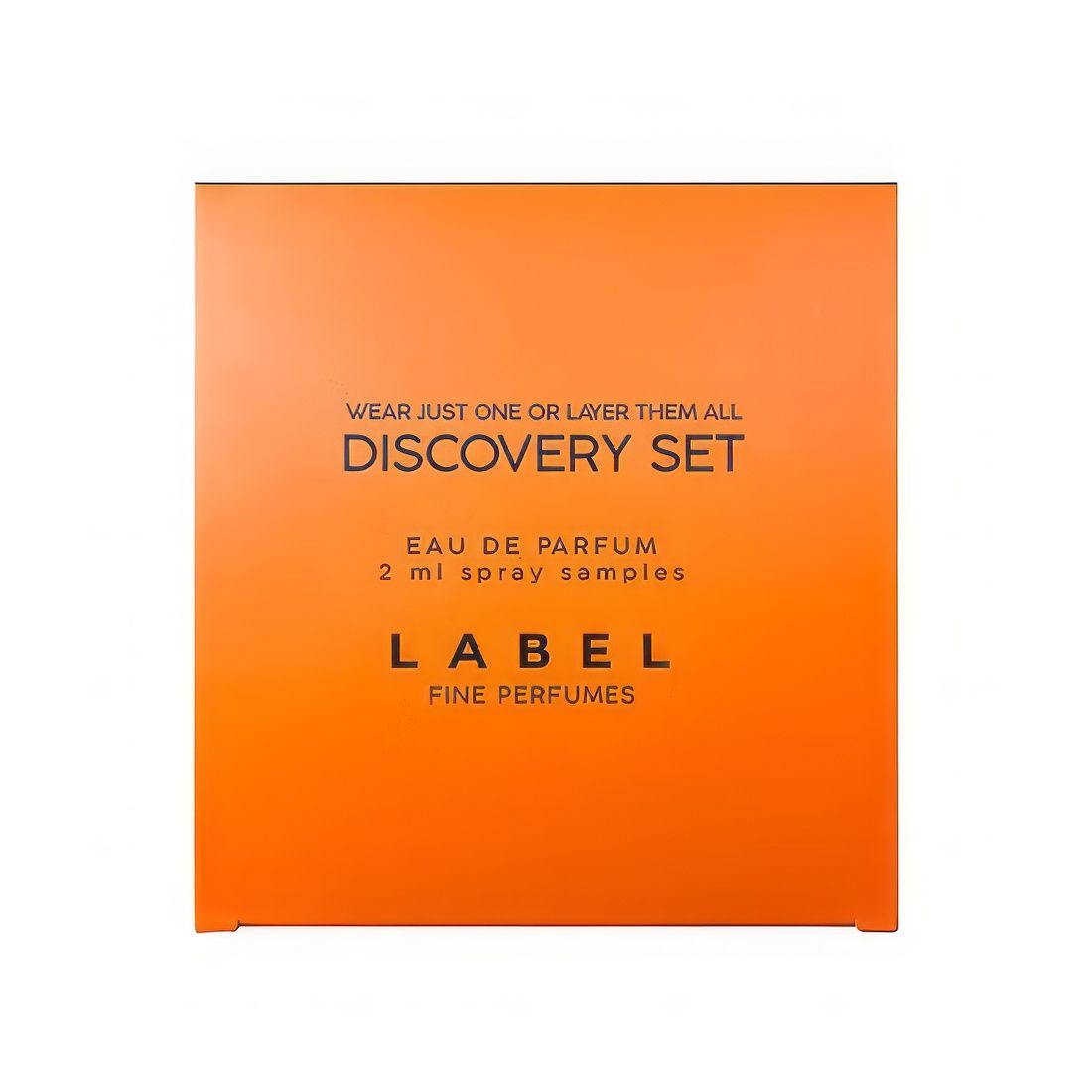 Quadratische, orangefarbene Schachtel. Aufschrift: "Discovery Set", "Label Fine Perfumes".