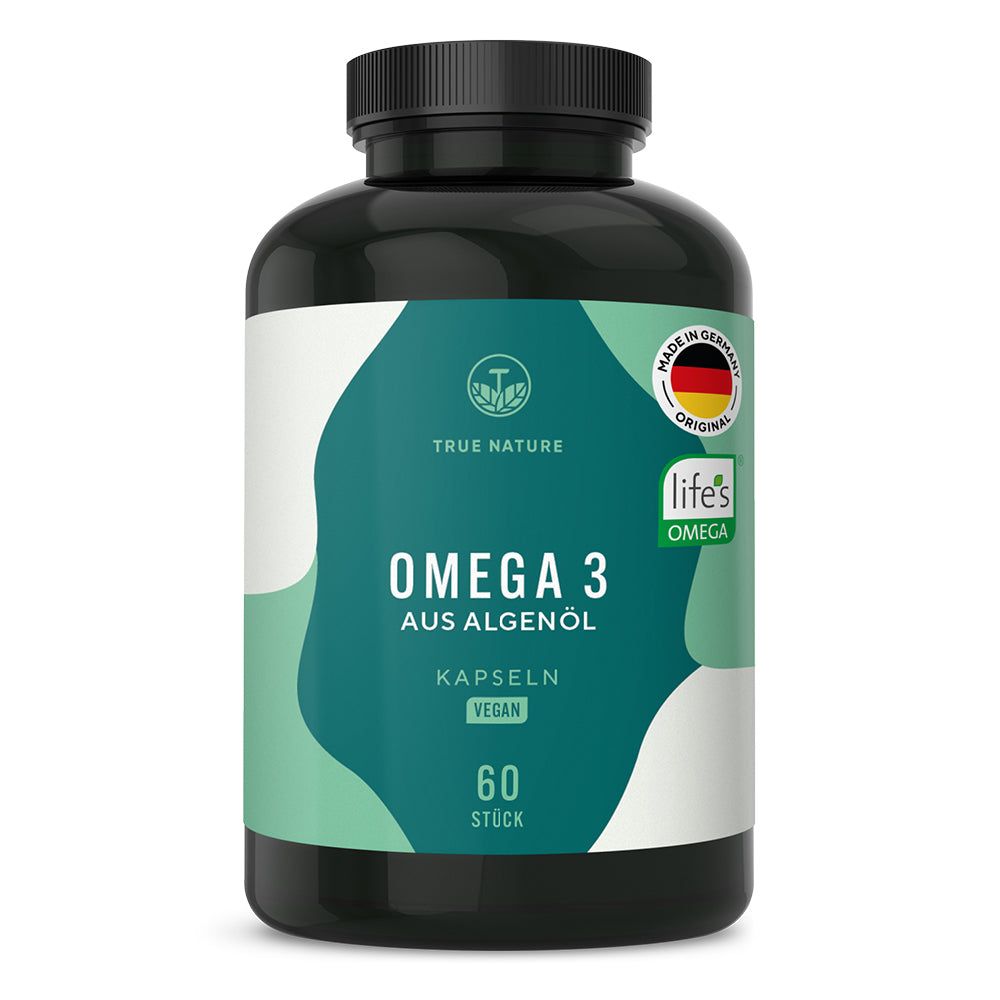 Schwarze Flasche mit Kapseln. Aufschrift: TRUE NATURE Omega 3 aus Algenöl, Kapseln, vegan, 60 Stück. Mit Life's Omega Siegel.