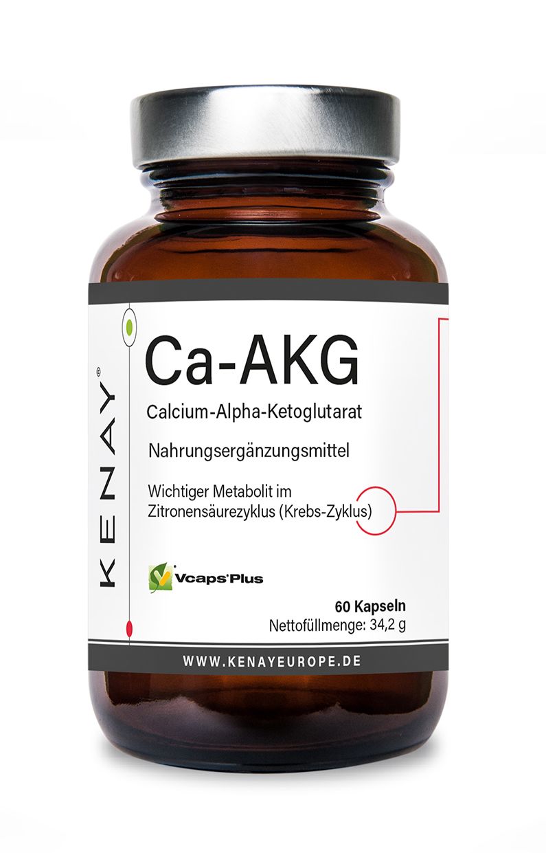 Braune Glasflasche mit weißem Etikett. Aufschrift: Ca-AKG, Calcium-Alpha-Ketoglutarat, Nahrungsergänzungsmittel. 60 Kapseln. Marke KENAY.