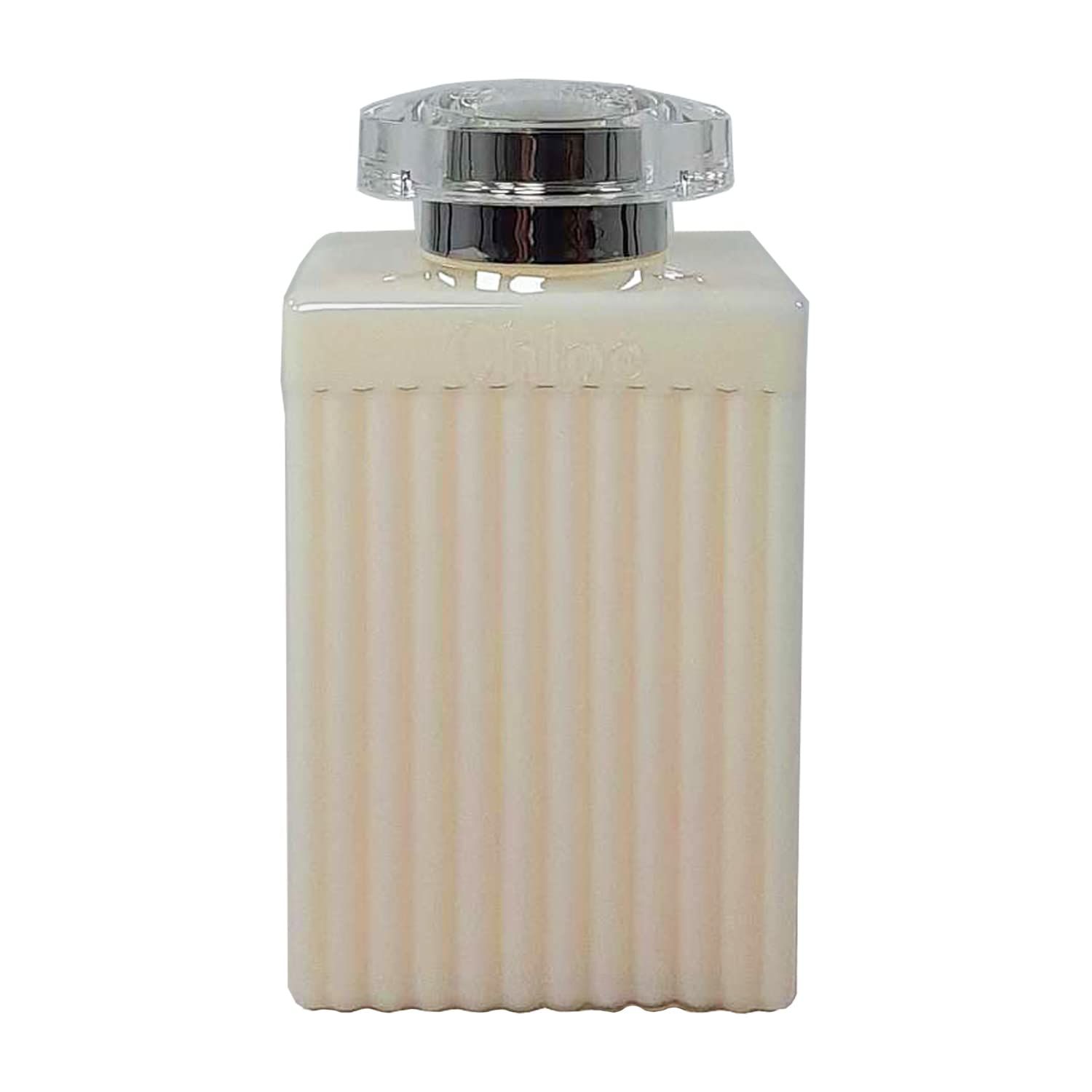 Beige Flasche mit geriffelter Oberfläche und silbernem Deckel. Auf dem Deckel steht "Chloé".