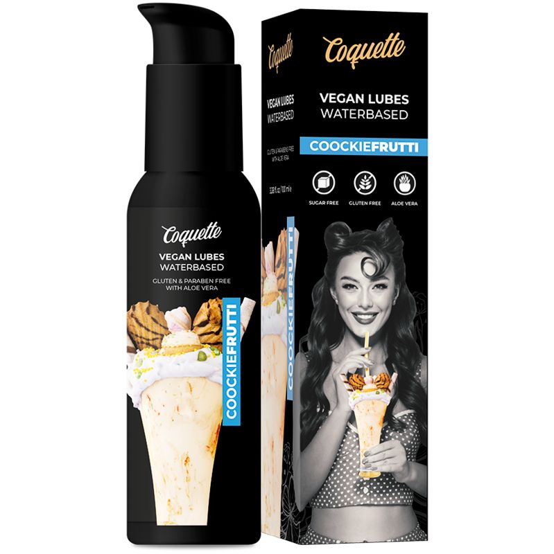 Schwarze Flasche mit Pumpe und Verpackung. Aufschrift: Coquette, Vegan Lubes Waterbased, Cookie Frutti. Frau mit Dessert.