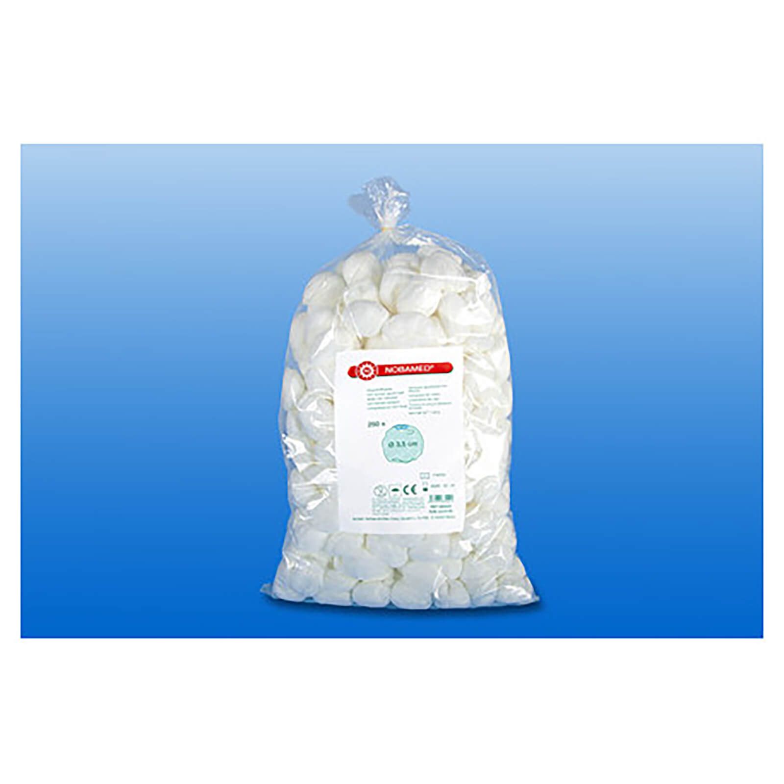 Beutel mit weißen Vliesstofftupfern. Aufkleber mit Produktinformationen: NOBAMED, Ø 5,0 cm, 250 Stück.