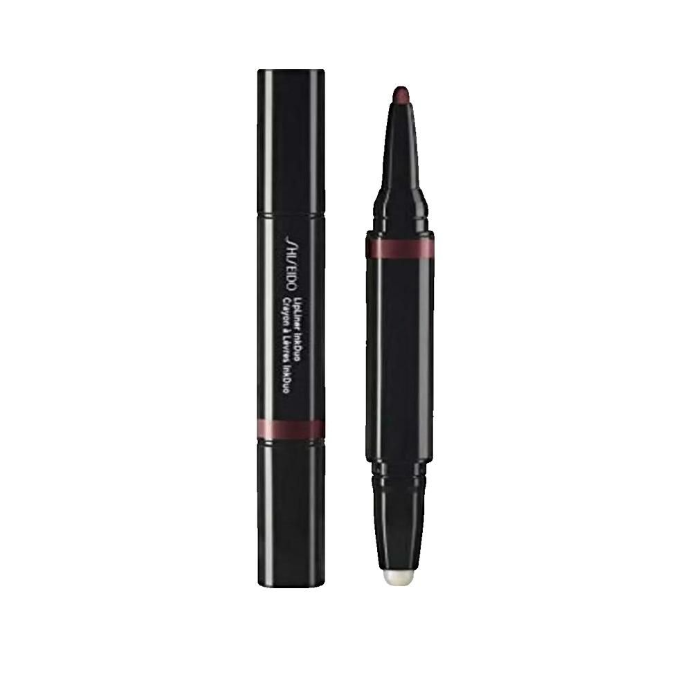Lippenstift-Duo von Shiseido. Schwarzer Stift mit braunrotem Lippenstift und Applikator. Produktname sichtbar.