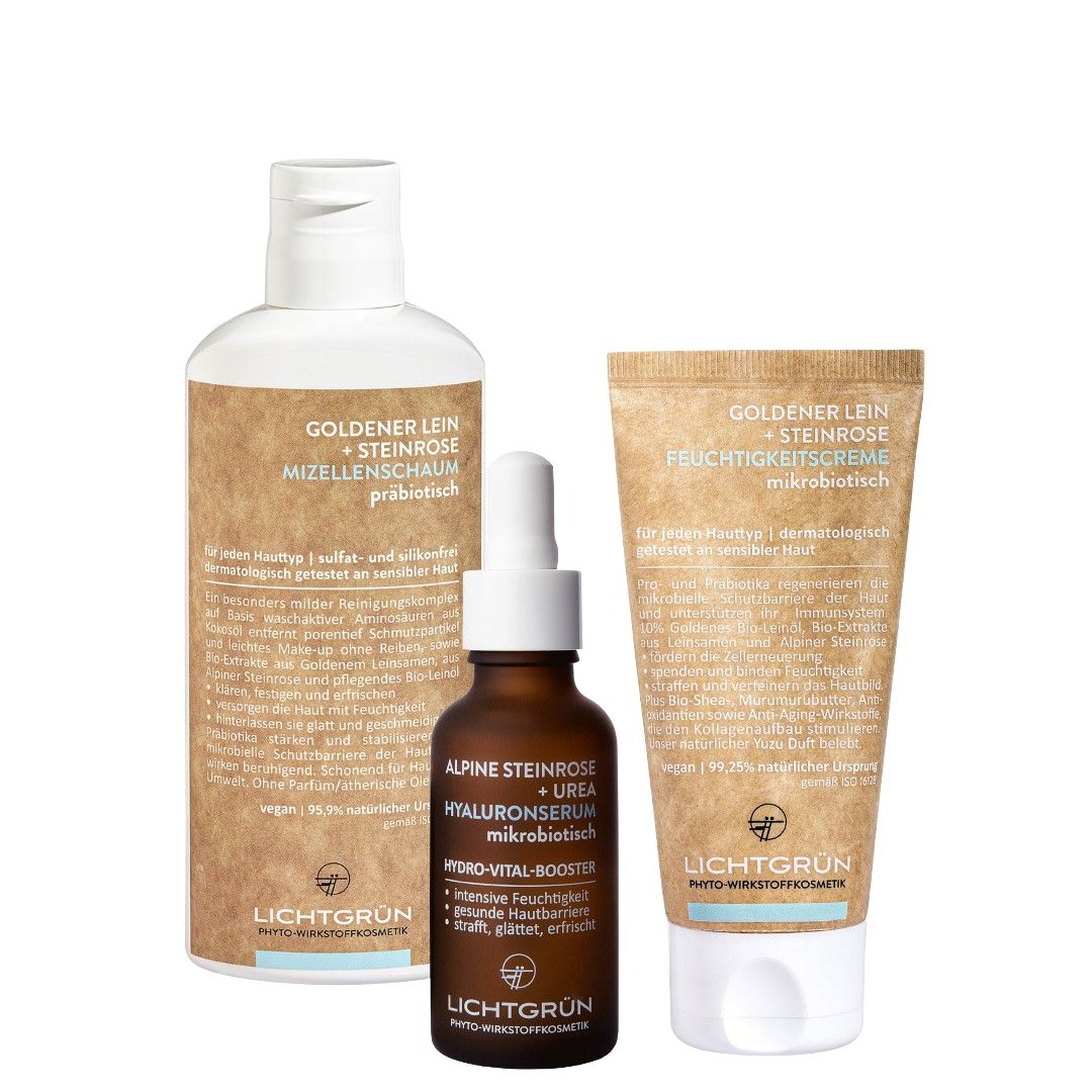 Drei Produkte nebeneinander: Mizellenschaum, Hyaluronserum, Feuchtigkeitscreme. Text: Goldener Lein + Steinrose, LICHTGRÜN.
