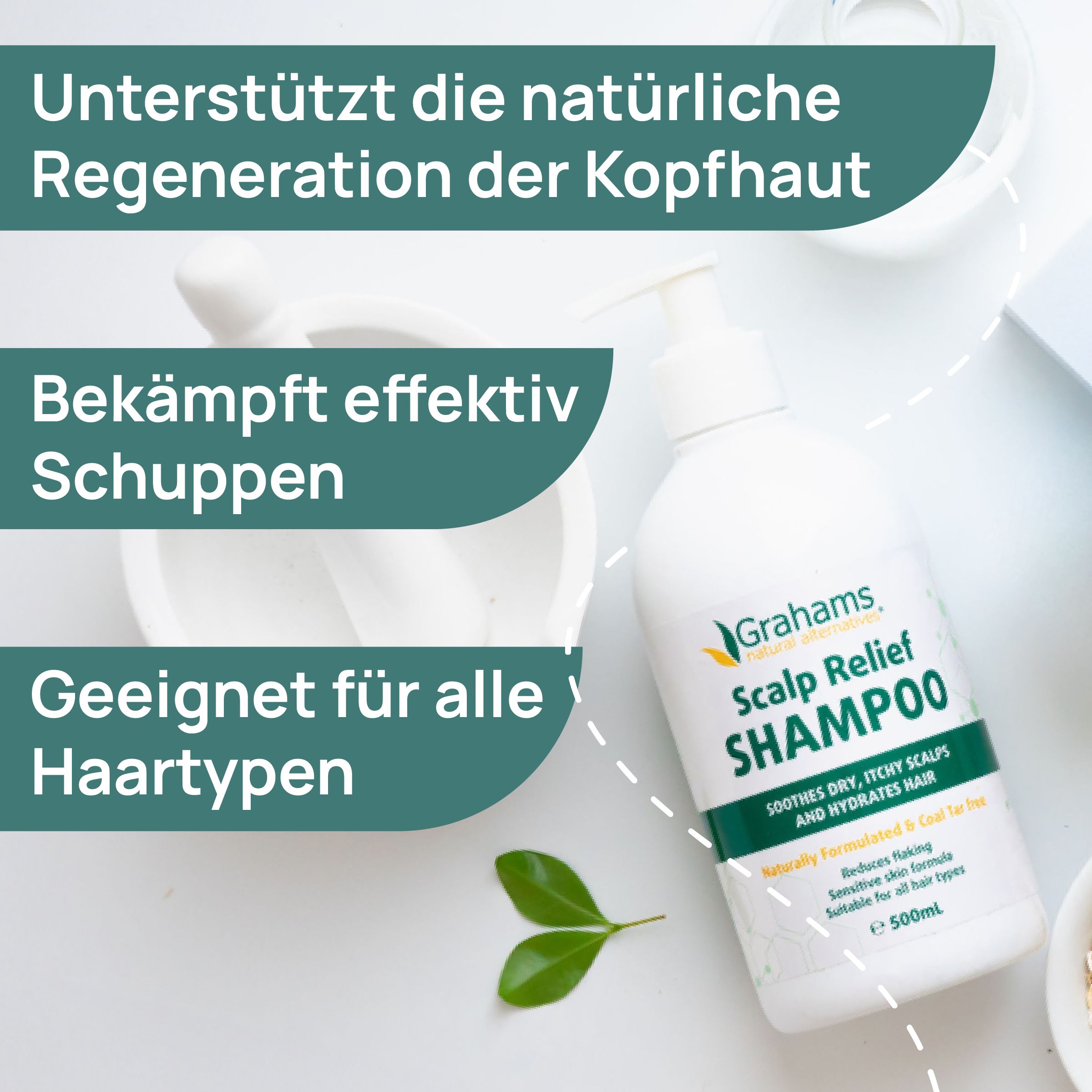 Weiße Flasche mit Pumpe. Text: Scalp Relief Shampoo. Geeignet für alle Haartypen. Unterstützt die natürliche Regeneration der Kopfhaut.