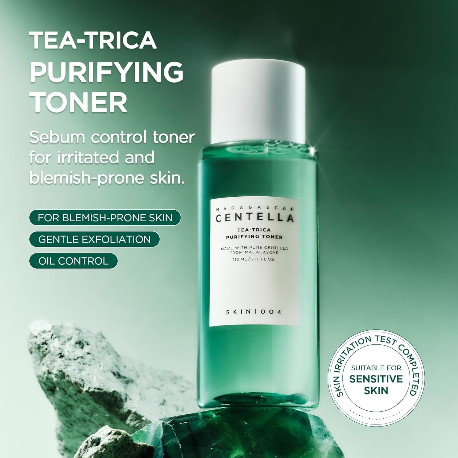 Grüne Flasche mit weißem Deckel. Aufschrift: TEA-TRICA PURIFYING TONER. Für unreine Haut. SKIN1004.