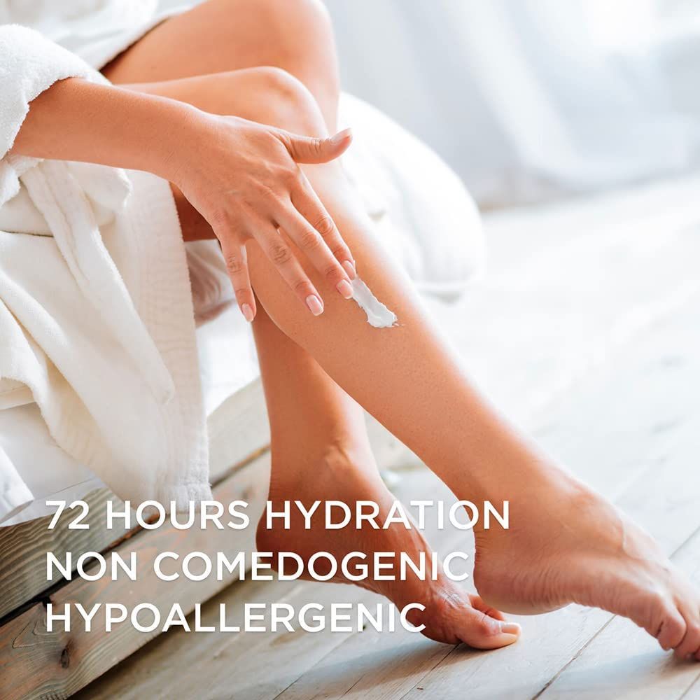 Person trägt Lotion auf Bein auf. Text: 72 Stunden Feuchtigkeit, nicht komedogen, hypoallergen.