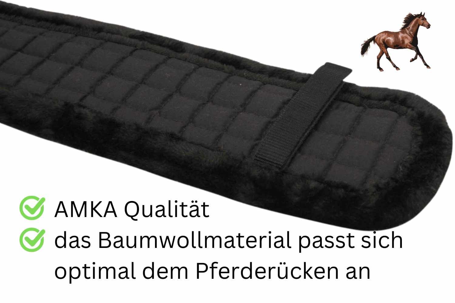 Schwarze Longiergurtunterlage mit Steppung und Klettverschluss. Text: AMKA Qualität, Baumwollmaterial.