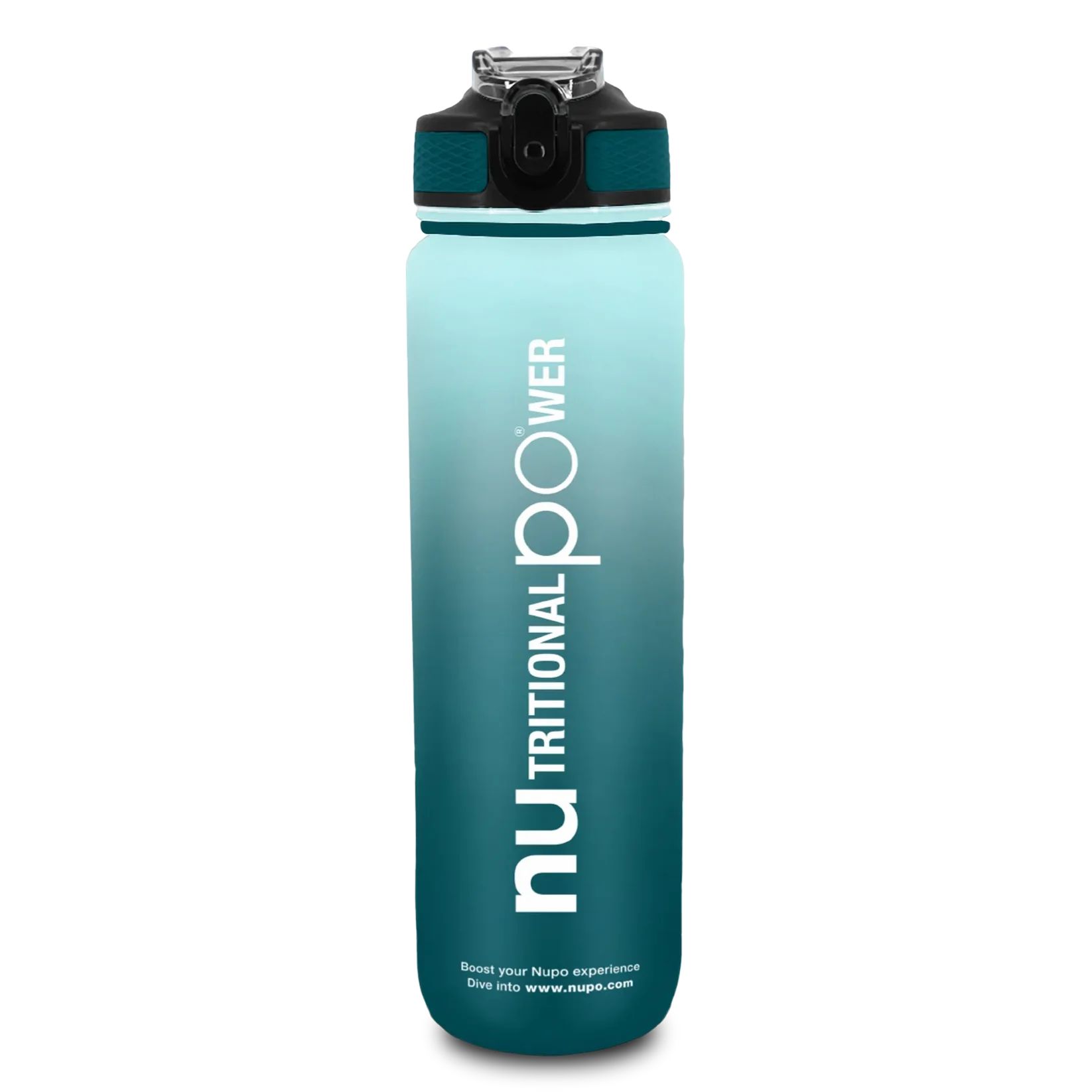Blau-grüne Wasserflasche mit schwarzem Deckel. Aufdruck: nu TRITIONAL POWER. Text: Boost your Nupo experience. Siehe www.nupo.com.
