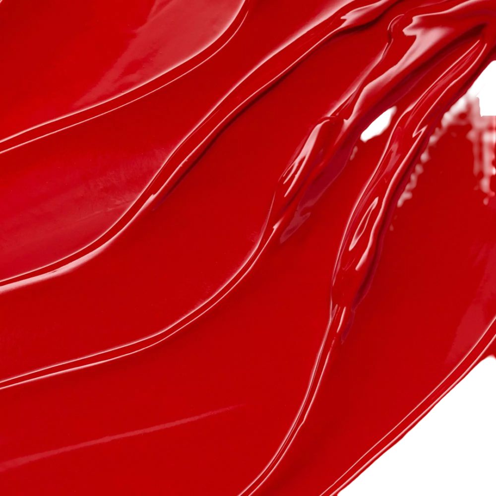 Nahaufnahme von roten Lippenstift-Schlieren. Flüssige Textur.