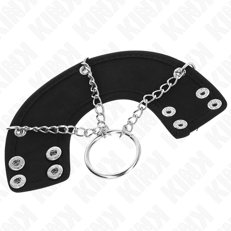 Schwarzer Penisring mit silberner Kette und Ring. Mit Druckknöpfen befestigt.