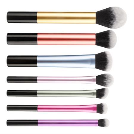Set mit sieben Make-up-Pinsel mit schwarzen Griffen und farbigen Schäften: Gold, Rosé, Blau, Rosa, Grün, Pink und Lila.