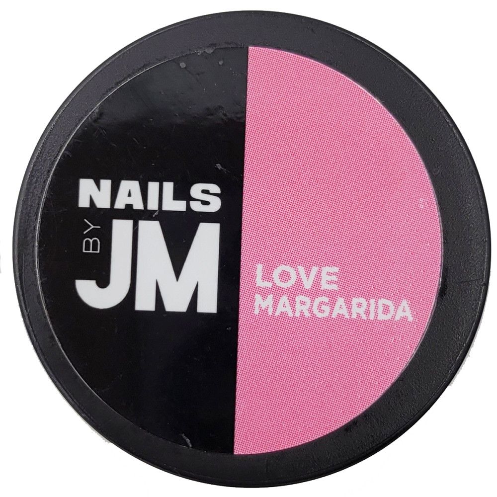Runder Behälter, schwarz-rosa geteilt. Auf der schwarzen Seite steht "NAILS BY JM". Auf der rosa Seite steht "LOVE MARGARIDA".