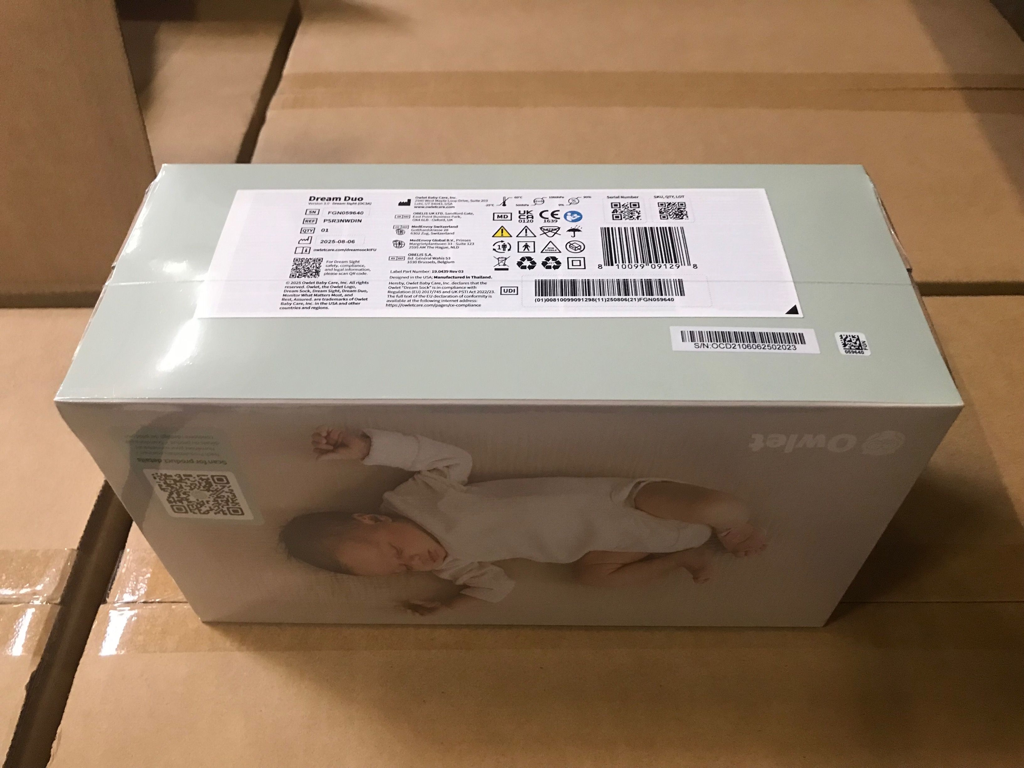 Verpackung des Babyphones mit Baby-Abbildung. Produktinformationen und Logos.