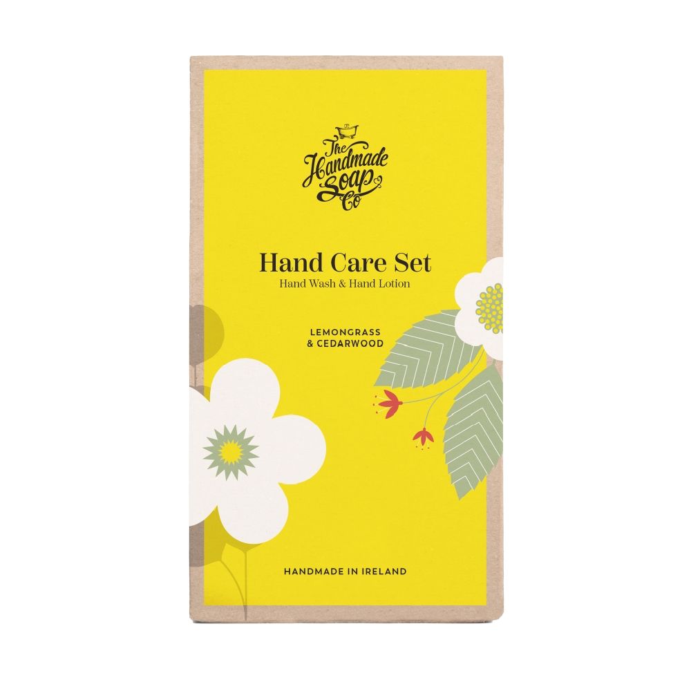 Gelbe Verpackung mit Aufschrift "Hand Care Set". Enthält Handseife und Handlotion. Mit floralen Illustrationen und der Aufschrift "Handmade in Ireland".