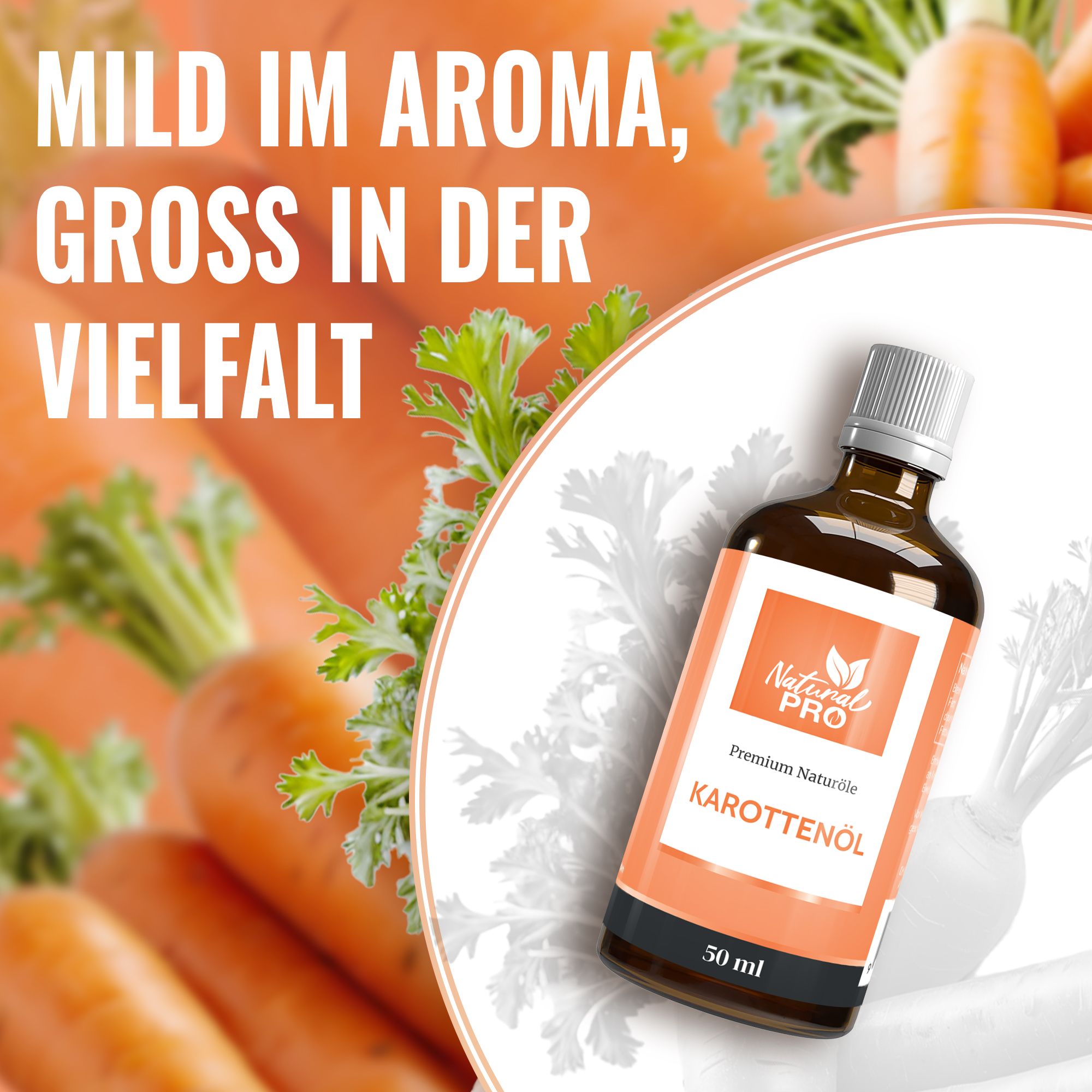 Braune Flasche mit weißem Deckel und orangefarbenem Etikett. Aufschrift: Natural Pro, Karottenöl, 50 ml. Hintergrund: Karotten.