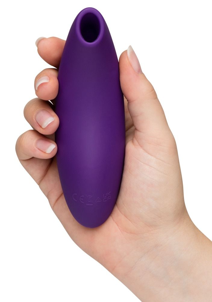 Lila Gerät in einer Hand gehalten. Ovale Form mit Öffnung an der Spitze. CE-Kennzeichnung.