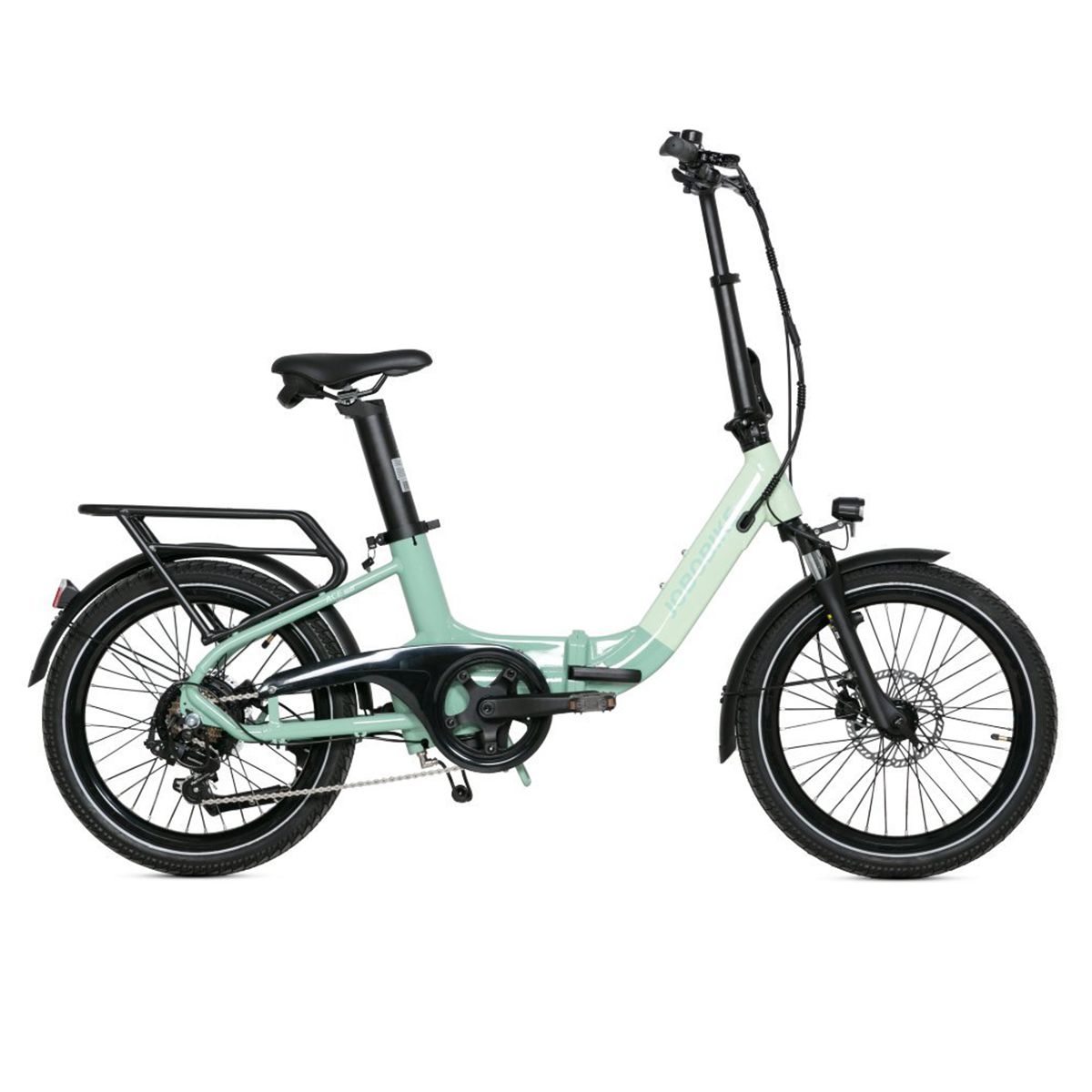 Gefaltetes E-Bike in Mintgrün. Schwarze Reifen, Sattel und Gepäckträger. Sichtbare Details: Pedale, Kette, Bremsen.