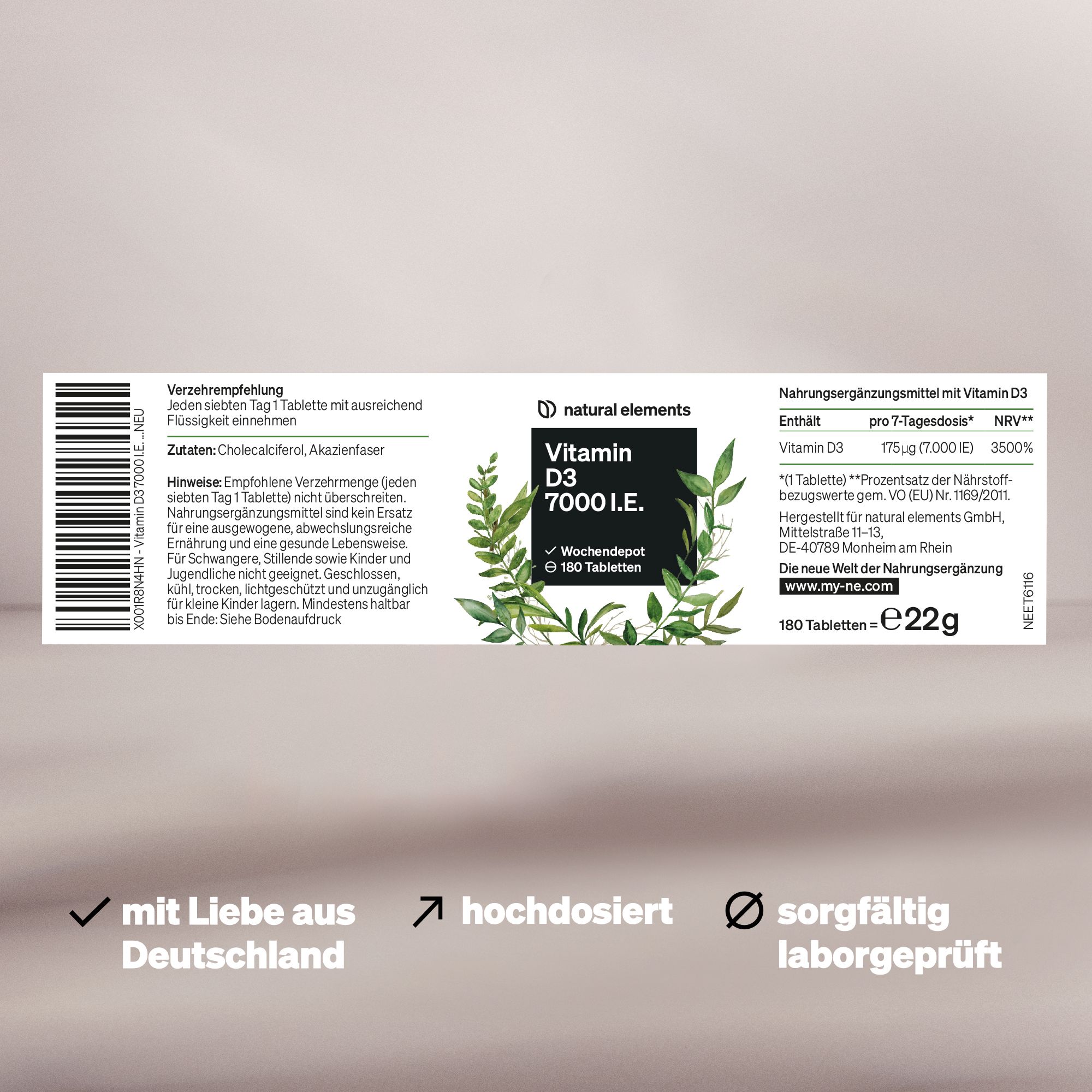 Verpackung mit Produktinformationen. Enthält: natural elements, Vitamin D3 7000 I.E., 180 Tabletten. Wochen-Depot. Mit Liebe aus Deutschland.