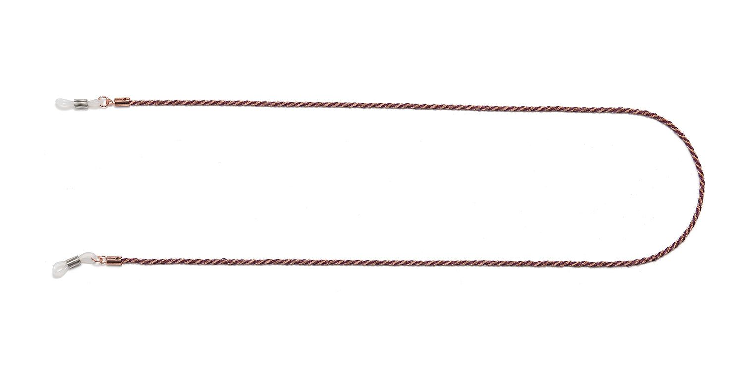 Brillenkette mit braun-rotem Seil und Metallenden. Die Kette ist gewunden und hat transparente Silikon-Schlaufen.