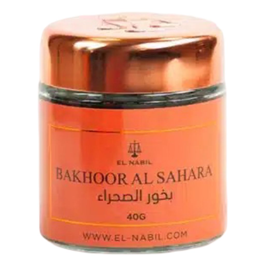 Runder Glasbehälter mit kupferfarbenem Deckel. Aufschrift: Bakhoor Al Sahara, 40g. Orangefarbenes Etikett mit Logo und Website.