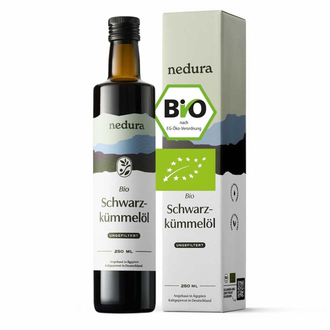 Flasche und Verpackung. Text: Bio Schwarzkümmelöl, ungefiltert. Bio-Siegel. 250 ml.