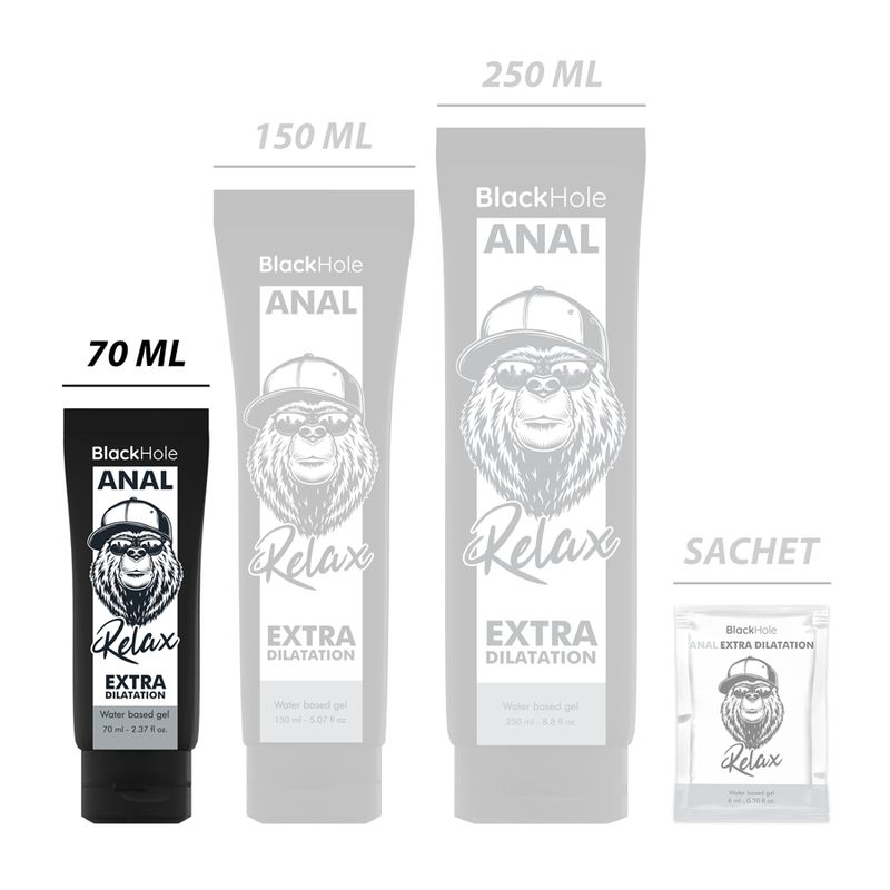 Verschiedene Größen von Gel-Tuben. 70ml, 150ml und 250ml. Ein Sachet ist ebenfalls abgebildet. Aufdruck: Black Hole ANAL, Relax, Extra Dilatation.