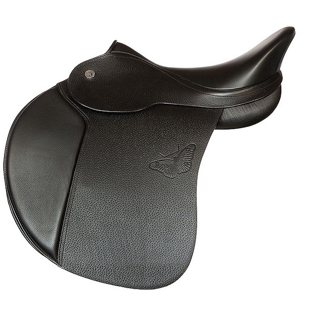 Schwarzer Sattel mit geprägtem Schmetterlingsmuster. Nahaufnahme.