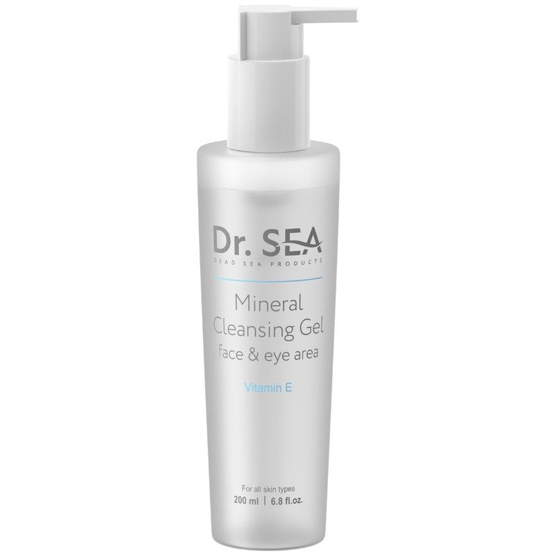 Weißer Spender mit Mineral Cleansing Gel. Aufschrift: Dr. Sea, Mineral Cleansing Gel, Face & eye area, Vitamin E.