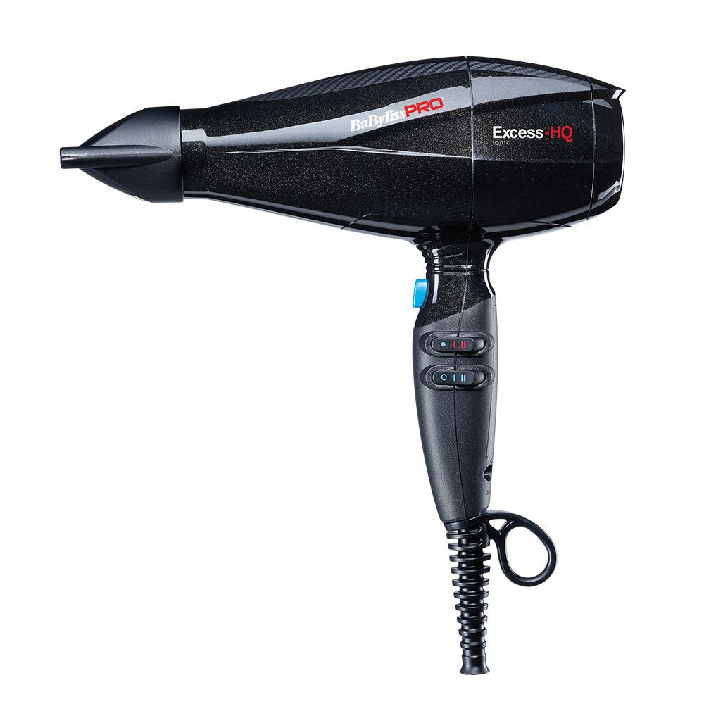 Schwarzer Haartrockner mit Aufsätzen. Marke BaByliss PRO, Modell Excess HQ. Mit Bedienknöpfen und Kabel.