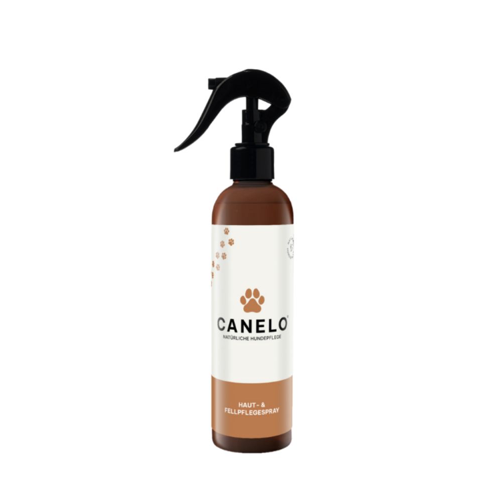Braune Sprühflasche mit schwarzem Sprühkopf. Aufschrift CANELO und Pfotenabdruck-Logo. Text: Haut- & Fellpflegespray.
