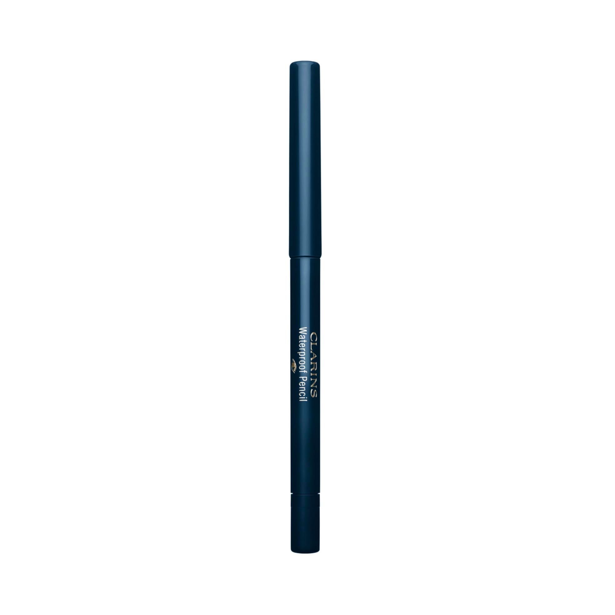 Blauer Augenstift, CLARINS Waterproof Pencil. Aufschrift. Weißer Hintergrund.