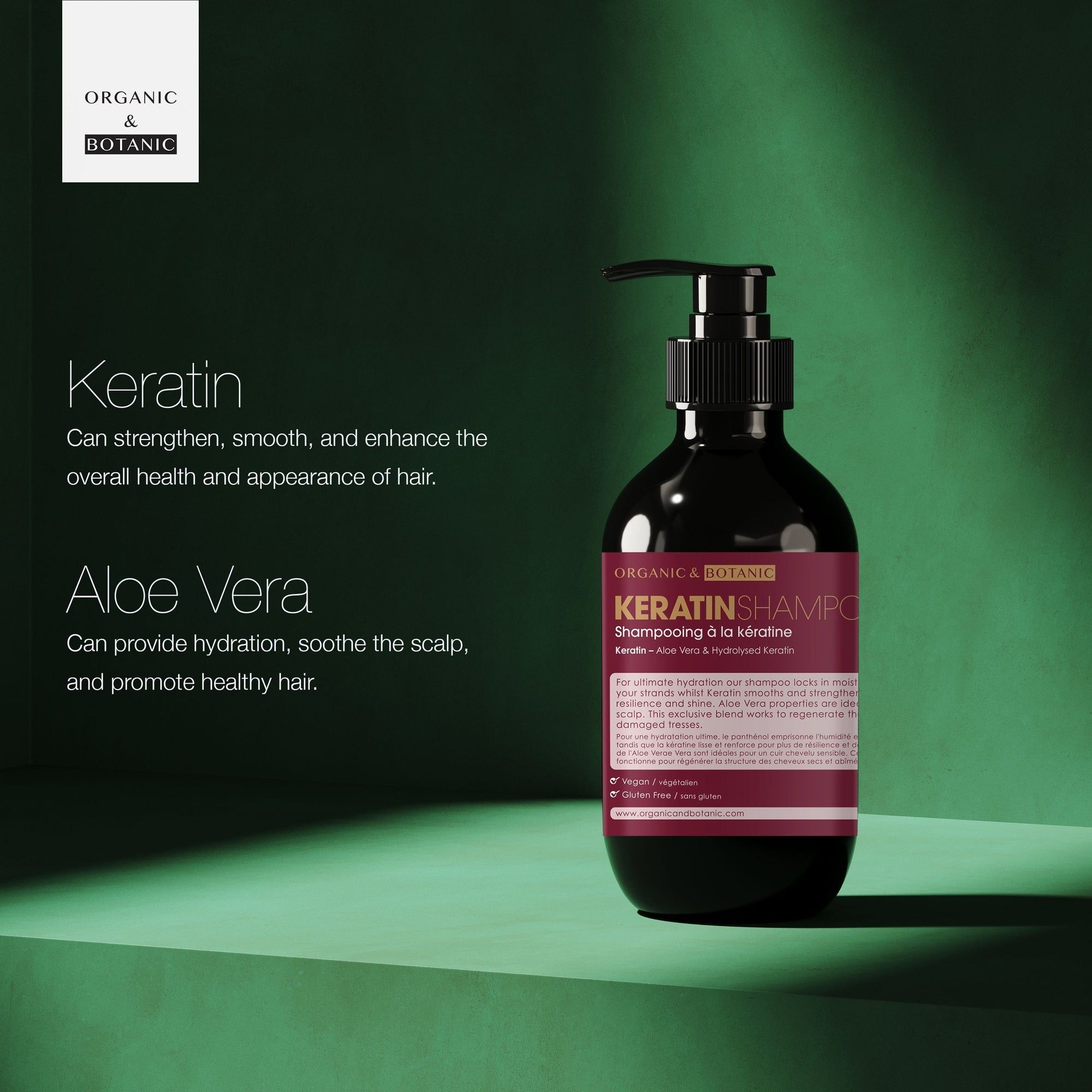 Braune Flasche mit schwarzem Pumpkopf. Etikett mit Schriftzug: Keratin Shampoo. Text in Englisch und Französisch. Vegan und glutenfrei. Hintergrund grün.