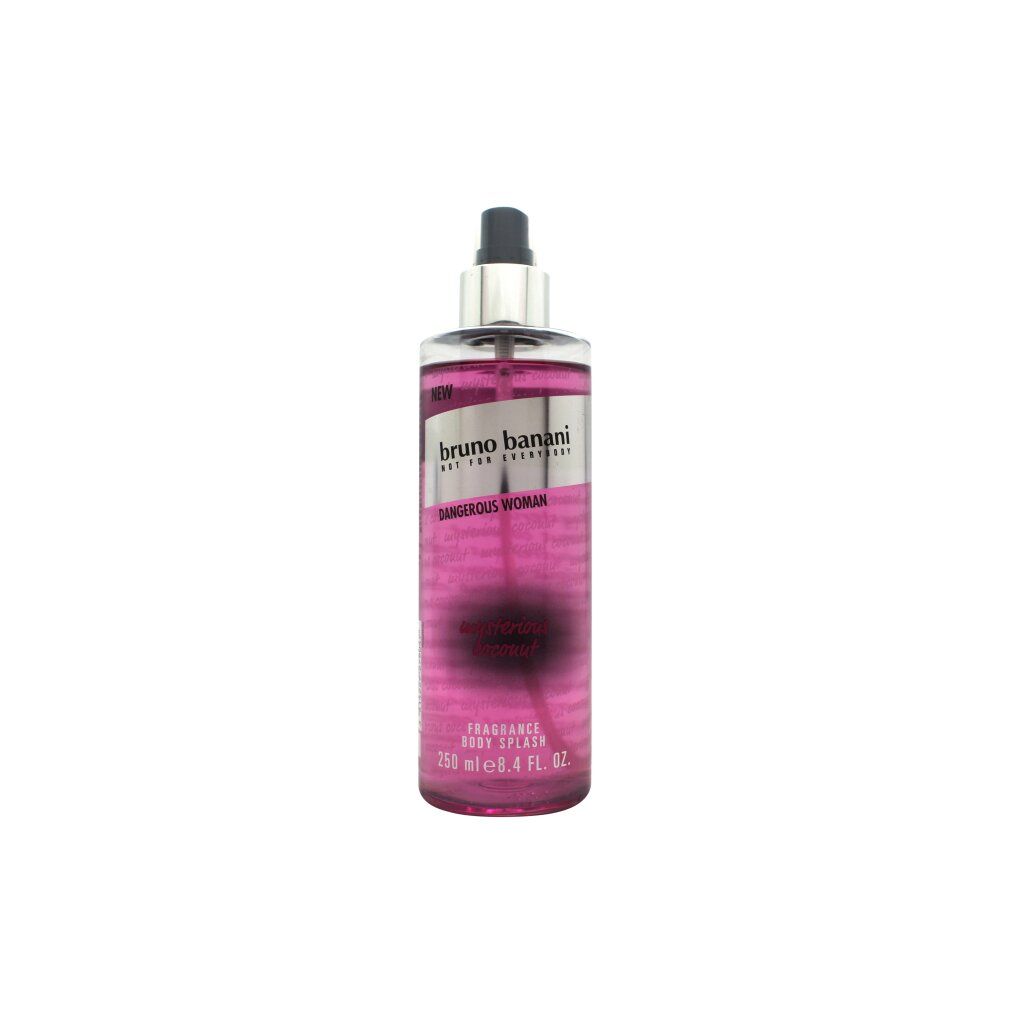 Körpernebel-Flasche. Transparentes Glas, rosa Flüssigkeit. Aufschrift: bruno banani, Dangerous Woman. Zerstäuber.