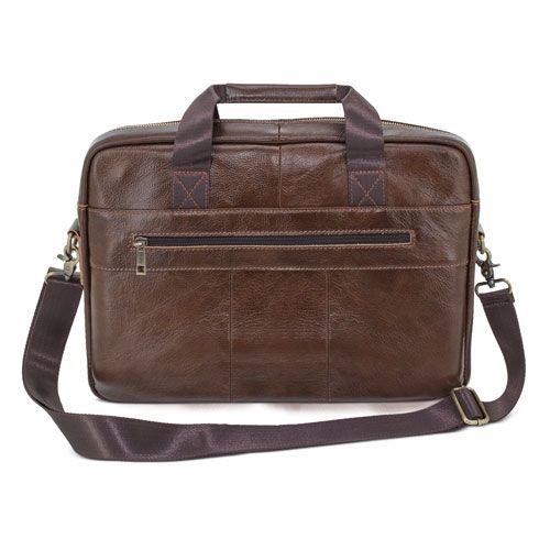 Braune Ledertasche mit Reißverschluss, Tragegriff und Schulterriemen. Rückseite mit Nahtdetails.