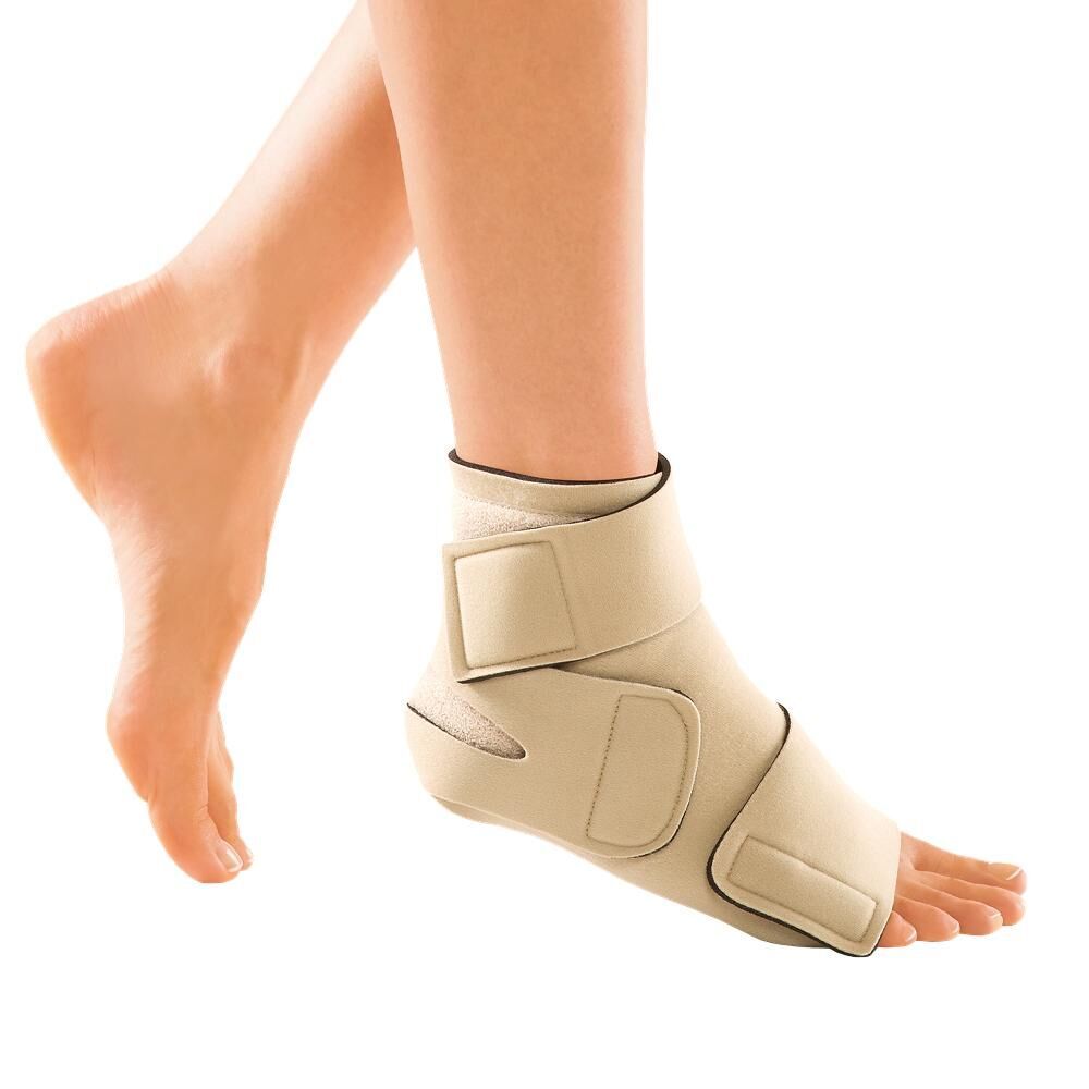 Beige Fußteil mit Klettverschlüssen am Knöchel und Fuß. Schwarzer Rand am oberen Teil. Fuß in der Bandage.