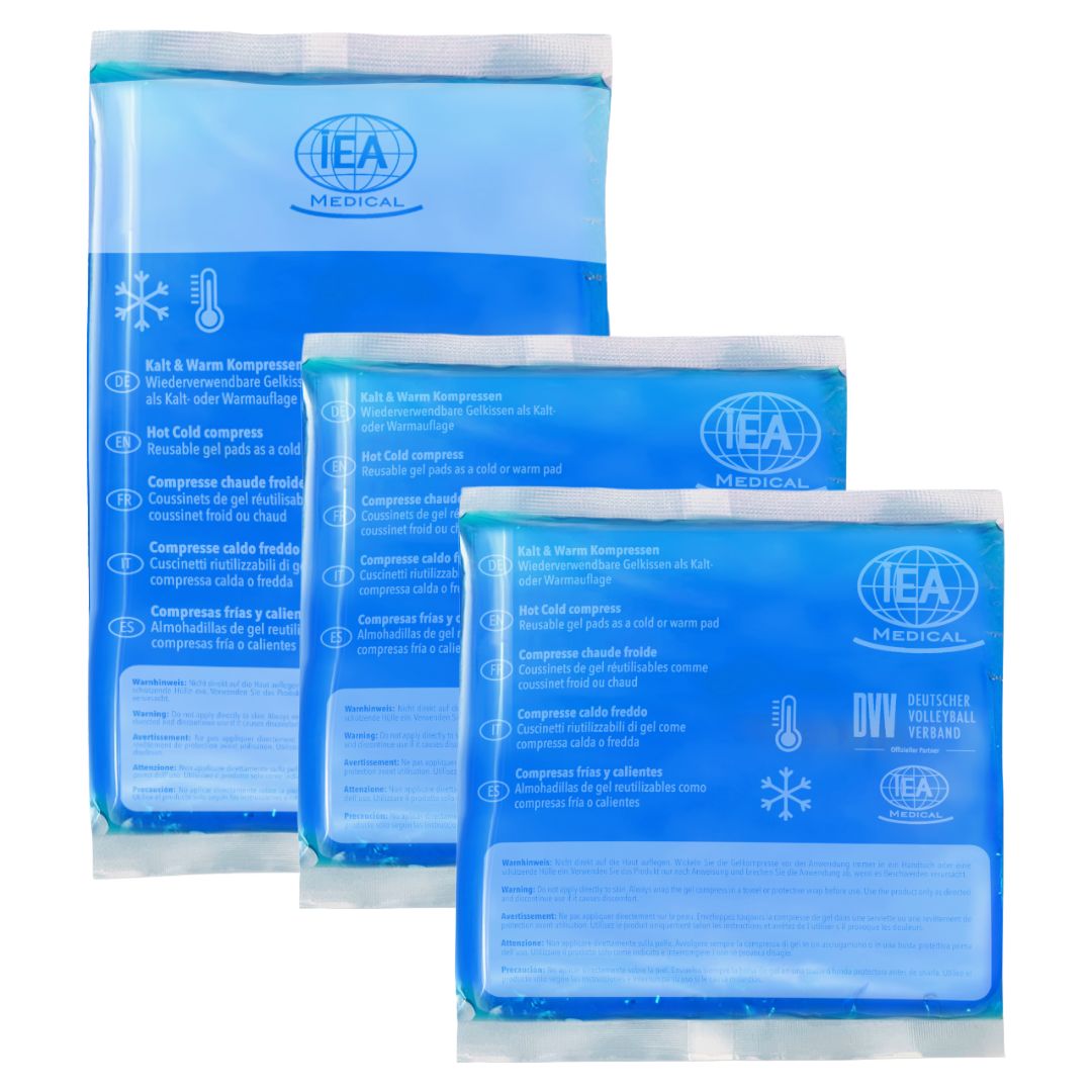 Drei blaue Gel-Kalt-Warm-Kompressen. Text: IEA Medical, Hot Cold compress, DVV.