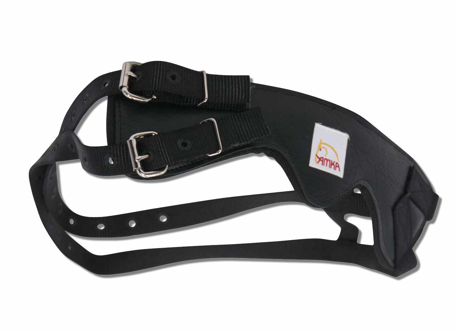 Schwarzer Kopperriemen mit Schnallen und AMKA-Logo.