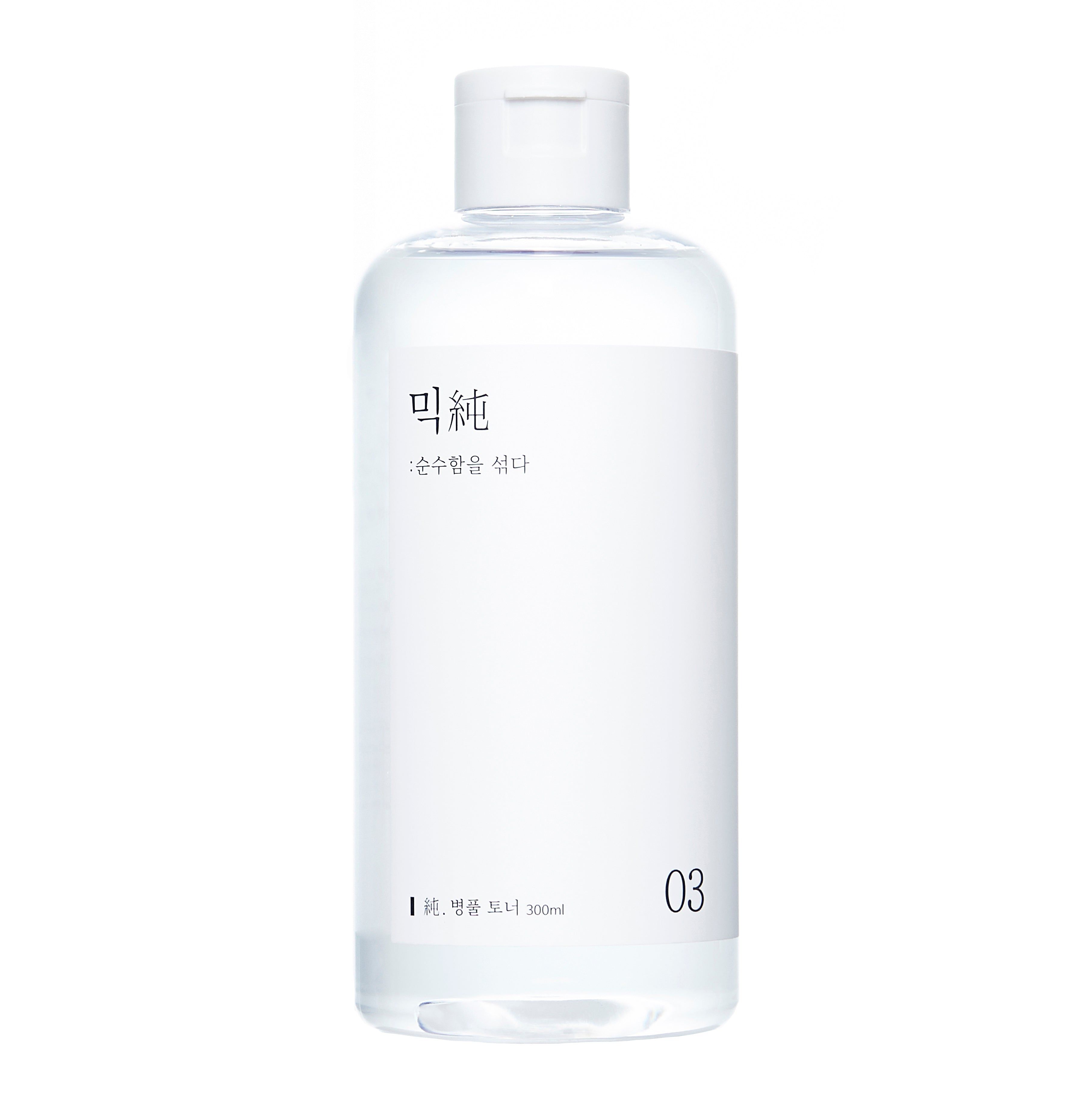 Transparente Flasche mit weißem Deckel und Etikett. Aufschrift in koreanischer Schrift und die Zahl 03. Aufschrift: 200ml.