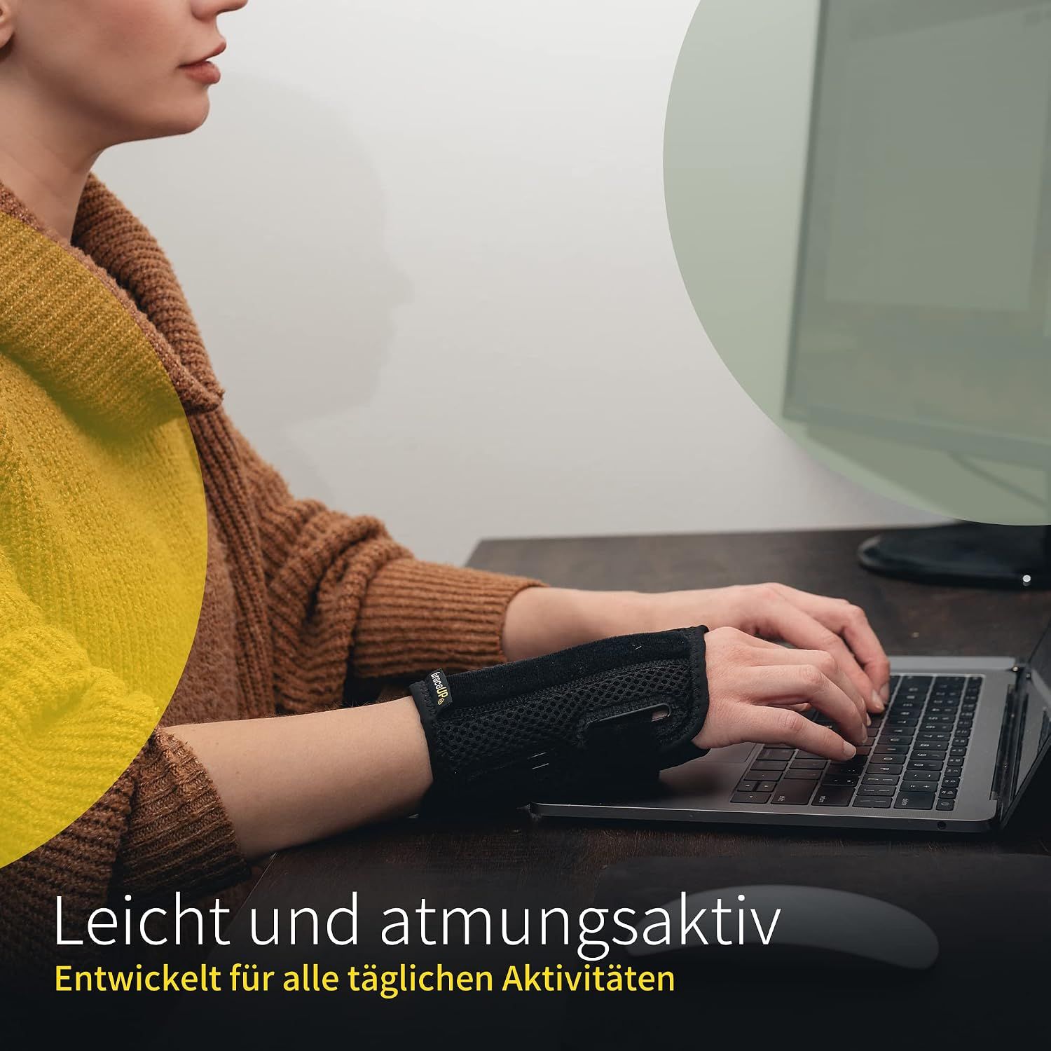 Handgelenkbandage mit "braceUP" Logo, Klettverschlüssen und Netzstruktur.