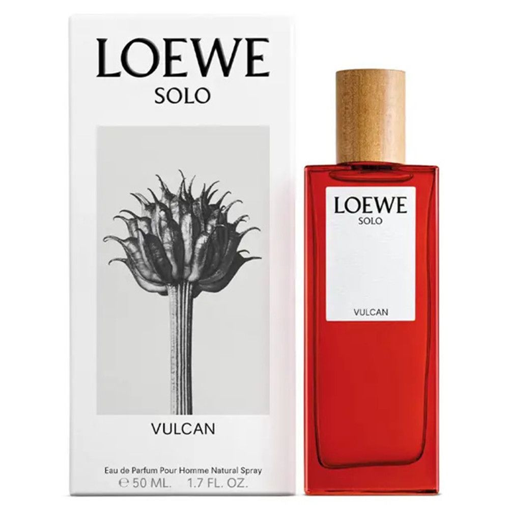 Loewe Solo Vulcan Eau de Parfum Flakon und Verpackung. Roter Flakon mit Holzverschluss. Weiße Verpackung mit floralem Motiv.