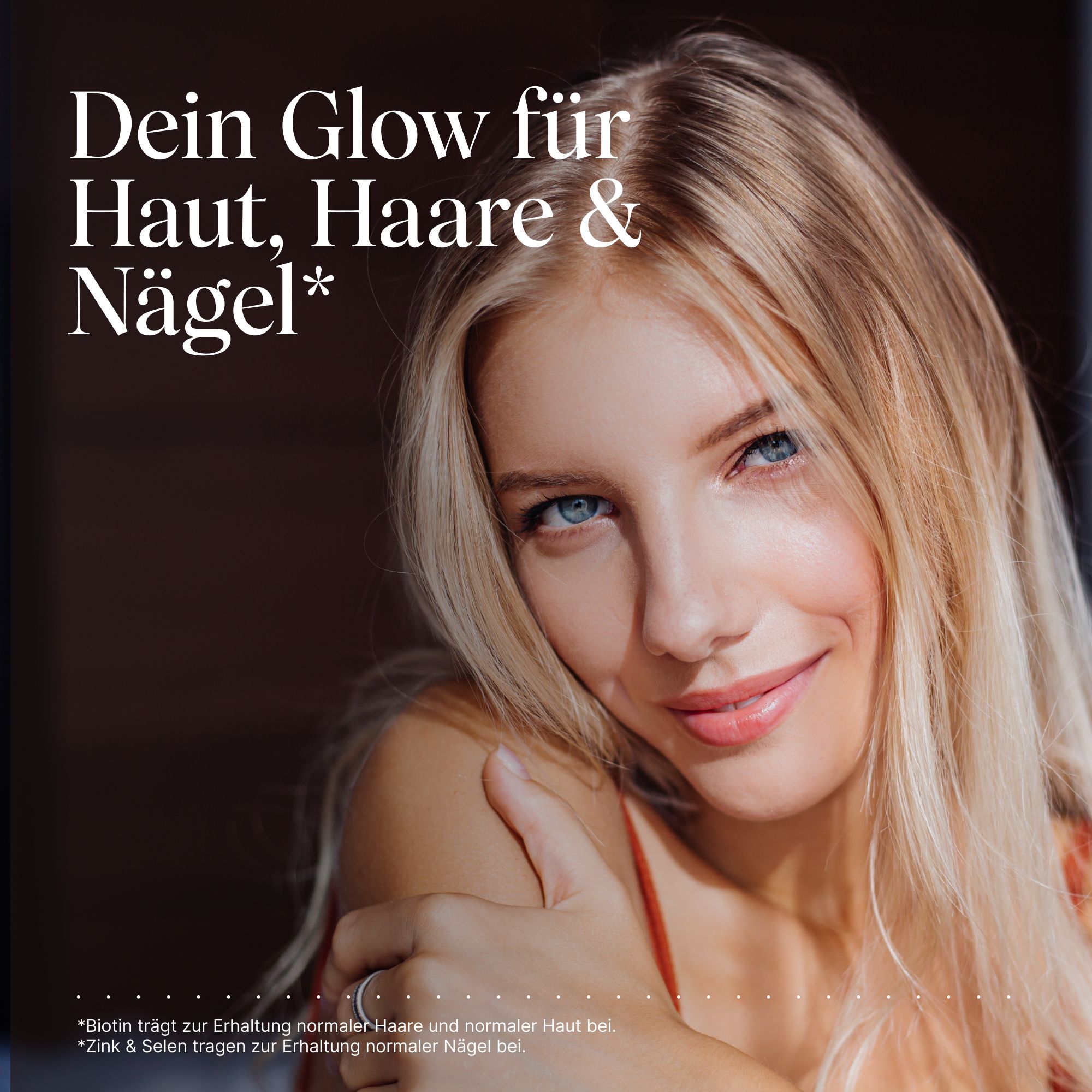 Junge Frau mit langen blonden Haaren und blauen Augen, lächelnd. Text: Dein Glow für Haut, Haare & Nägel.