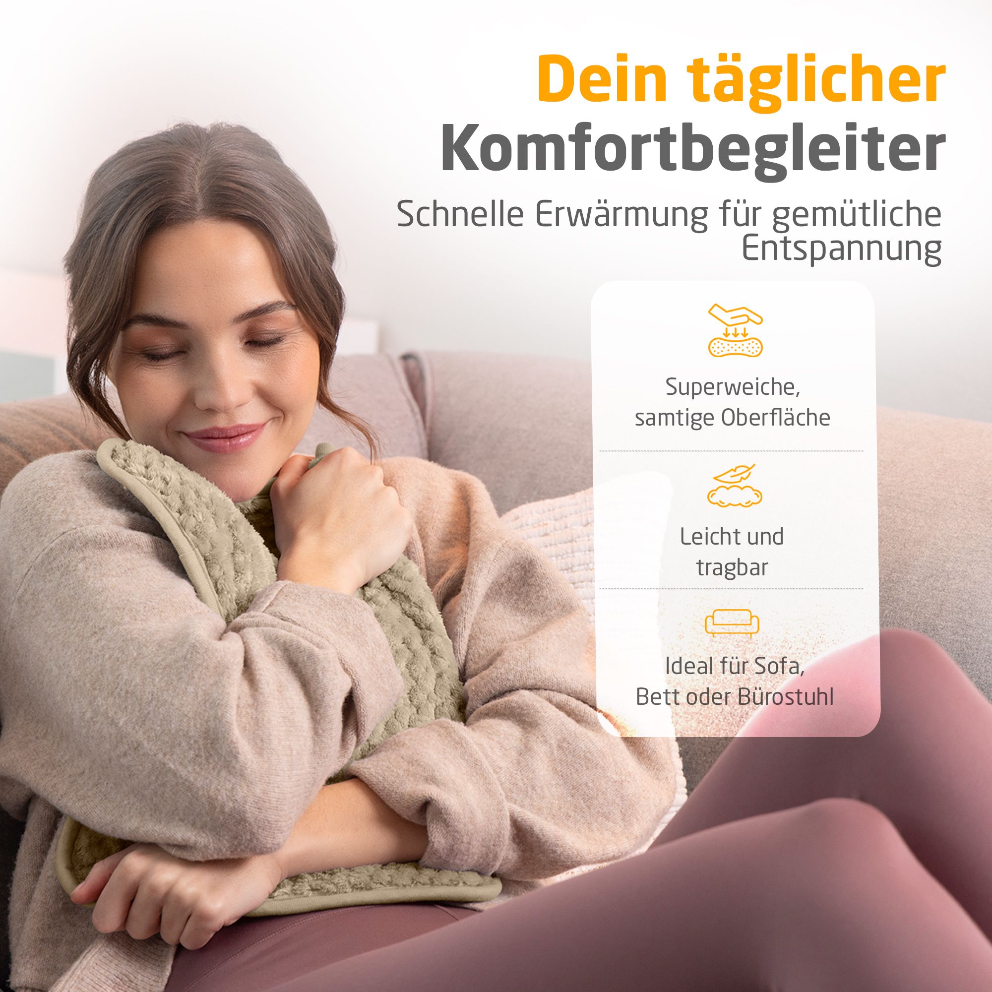 Frau hält Heizkissen. Superweiche Oberfläche, leicht und tragbar. Ideal für Sofa, Bett oder Bürostuhl.
