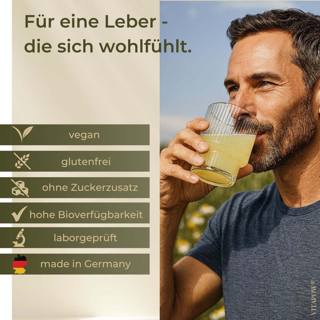 Mann trinkt Getränk. Text: vegan, glutenfrei, ohne Zuckerzusatz, hohe Bioverfügbarkeit, laborgeprüft, made in Germany. Vitapow Logo.
